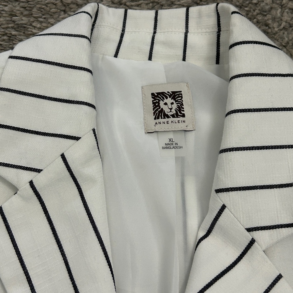 Anne Klein White and Black Striped Blazer Size XL - Picture 2 of 3